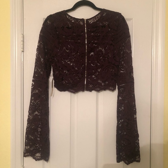 NEW WOMENS TOBI WINE COLORED BELL SLEEVE CROPPED BLOUSE  SIZE LARGE - Picture 8 of 8
